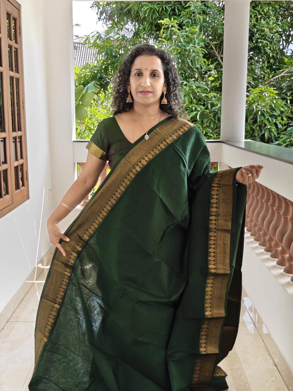 Bottle Green Sungudi Cotton Saree with Leaf and Lines Border 
